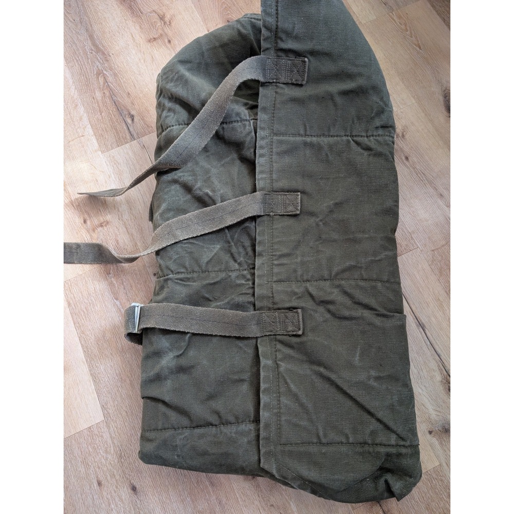 Vietnam Era US Army Airborne Parachutist's Equipment Pack‎ - Picture 2 of 16